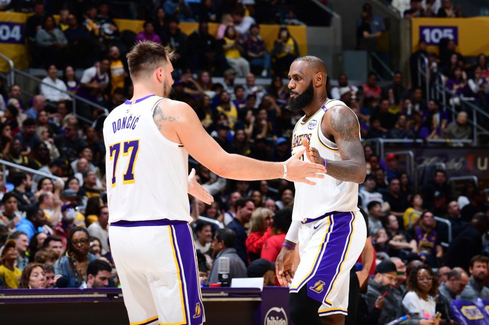 主优化词：塞维利亚客场几百强敌，表现出色